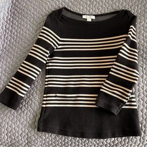 Forever 21 Black and Gold Knit Top